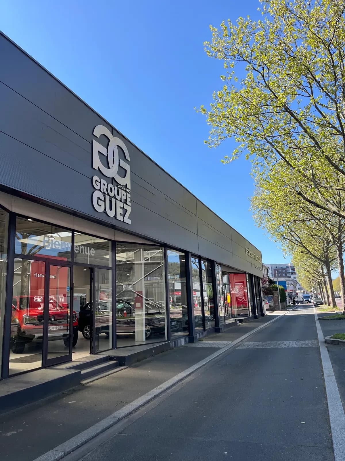 Devanture de la concession Groupe Guez